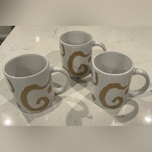 Oscar de la Renta Ceramic Mugs (3) Beautiful Gold & White Designer Swirls